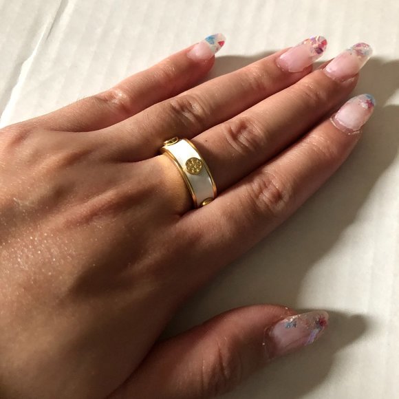 TORY BURCH KIRA ENAMEL RAISED CIRCLE LOGO - Picture 3 of 11